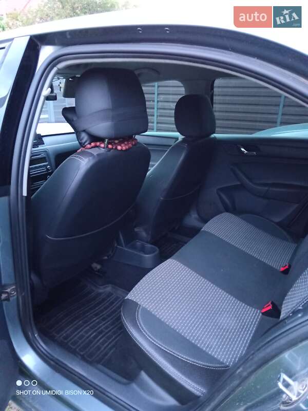 Ліфтбек Skoda Rapid 2013 в Києві фото 10 Ліфтбек Skoda Rapid 2013 в Києві