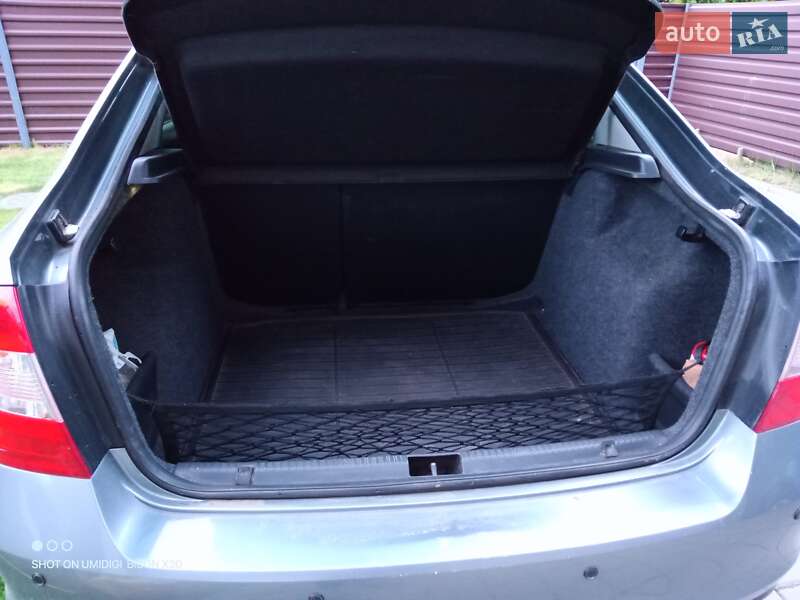 Ліфтбек Skoda Rapid 2013 в Києві фото 12 Ліфтбек Skoda Rapid 2013 в Києві