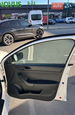 Лифтбек Skoda Rapid 2013 в 