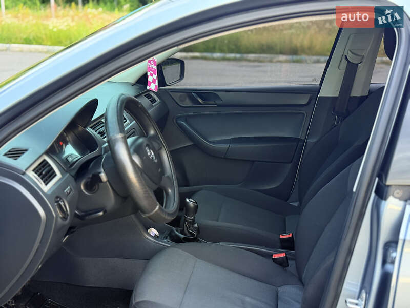 Лифтбек Skoda Rapid 2013 в Мене