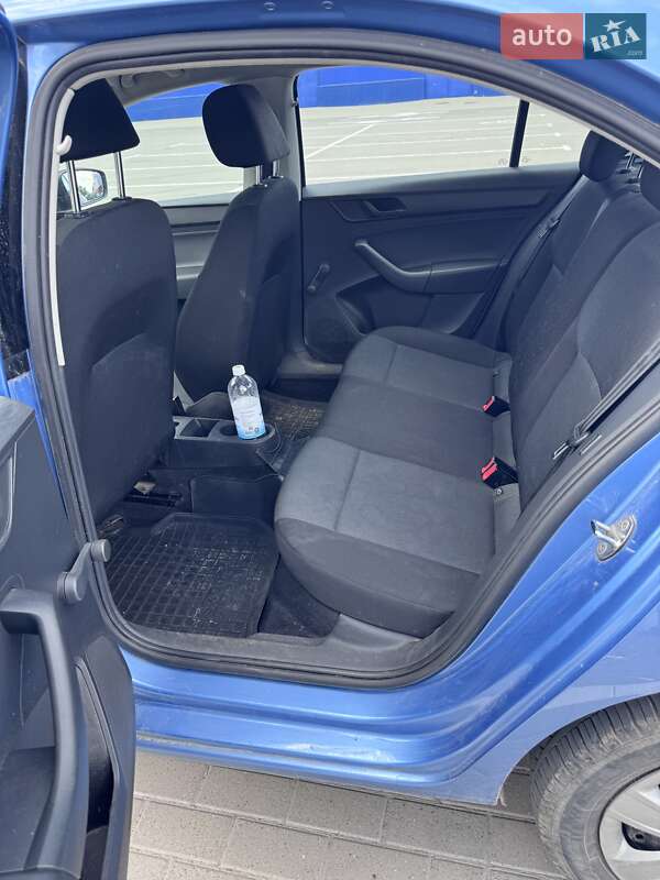 Лифтбек Skoda Rapid 2013 в Киеве фото 18 Лифтбек Skoda Rapid 2013 в Киеве