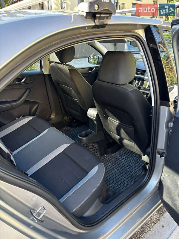 Ліфтбек Skoda Rapid 2017 в Києві фото 17 Ліфтбек Skoda Rapid 2017 в Києві