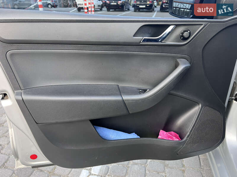 Лифтбек Skoda Rapid 2012 в Львове