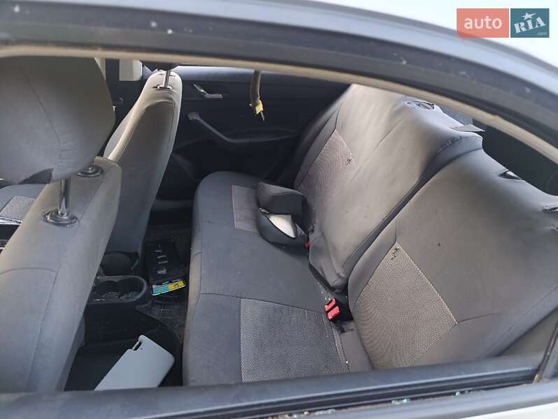 Хетчбек Skoda Rapid 2013 в Харкові фото 2 Хетчбек Skoda Rapid 2013 в Харкові