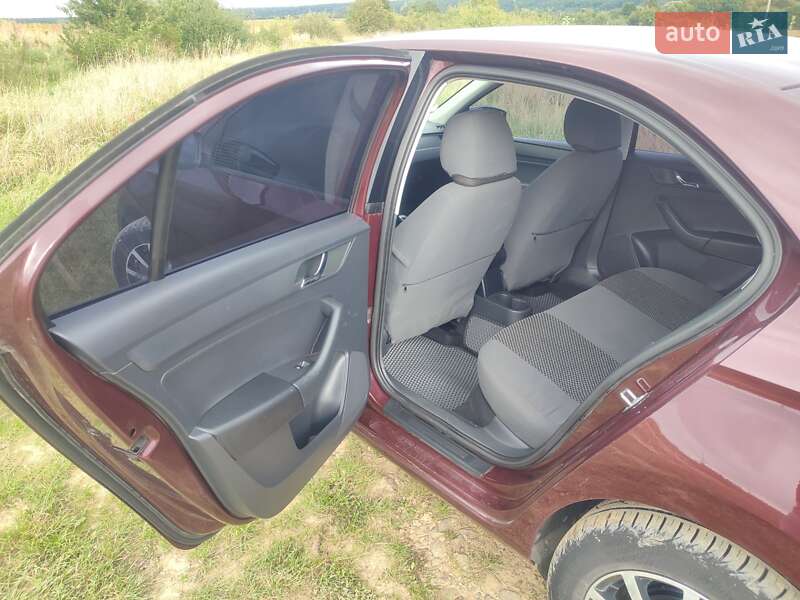 Лифтбек Skoda Rapid 2013 в Стебнику