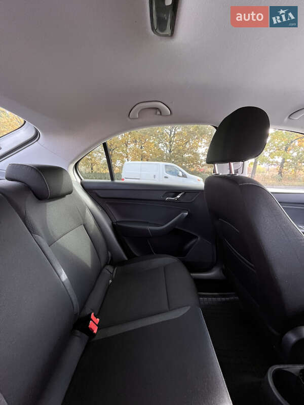 Лифтбек Skoda Rapid 2015 в Кропивницком