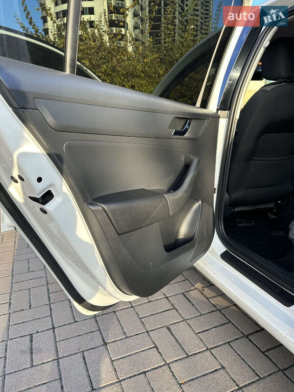 Ліфтбек Skoda Rapid 2013 в Києві