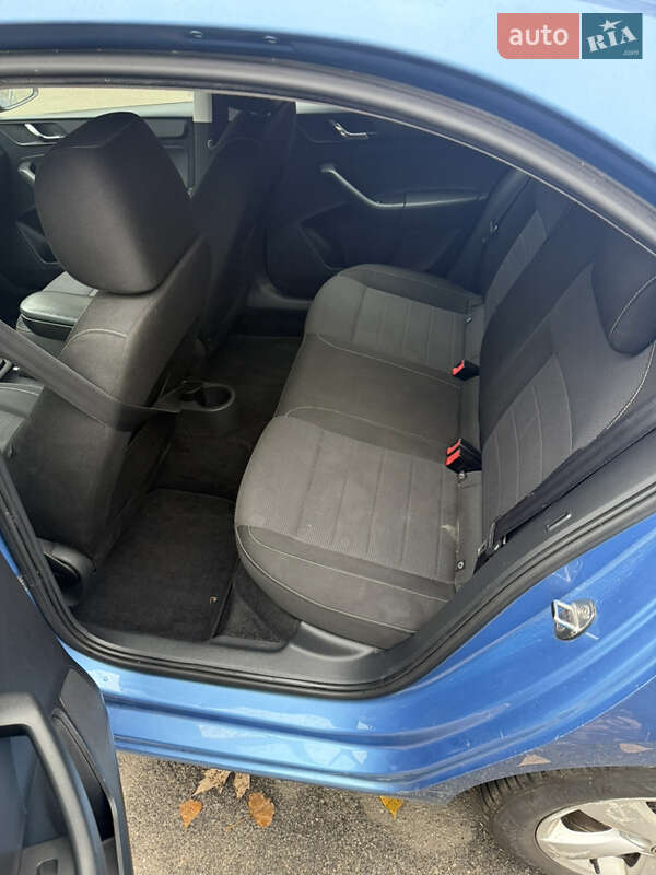 Лифтбек Skoda Rapid 2013 в Киеве фото 10 Лифтбек Skoda Rapid 2013 в Киеве
