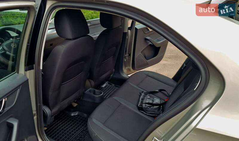 Лифтбек Skoda Rapid 2013 в Песочине