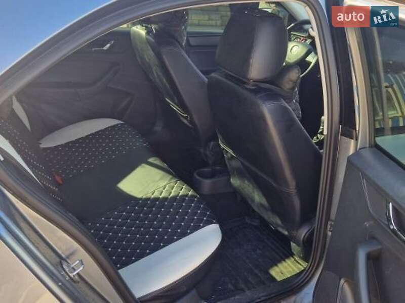 Хэтчбек Skoda Rapid 2013 в Днепре