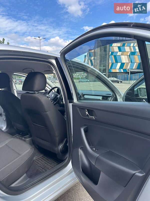 Ліфтбек Skoda Rapid 2015 в Києві фото 16 Ліфтбек Skoda Rapid 2015 в Києві