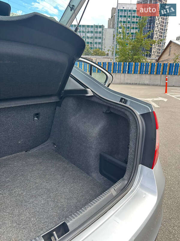 Ліфтбек Skoda Rapid 2015 в Києві фото 20 Ліфтбек Skoda Rapid 2015 в Києві