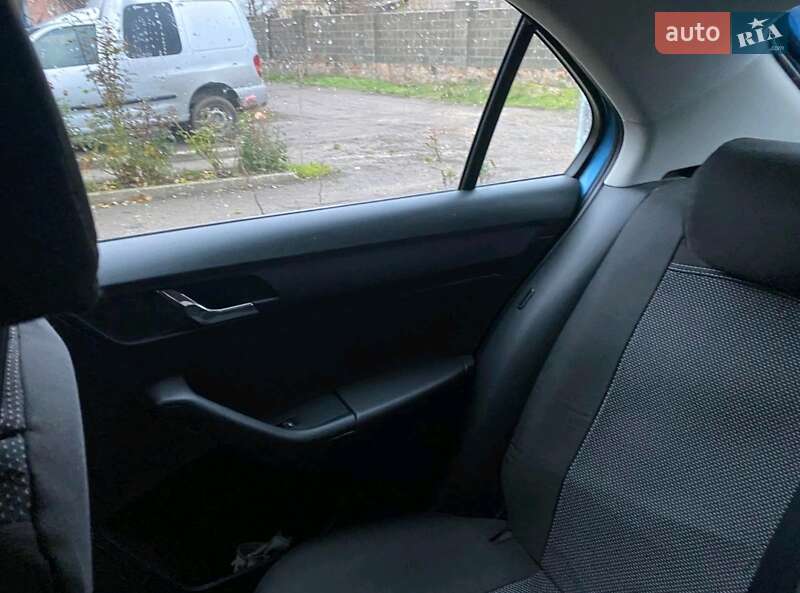 Хетчбек Skoda Rapid 2013 в Помічній