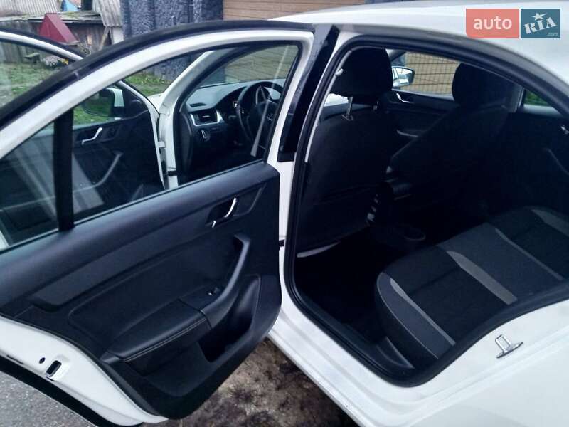 Хетчбек Skoda Rapid 2017 в Києві фото 2 Хетчбек Skoda Rapid 2017 в Києві