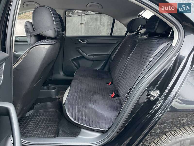 Ліфтбек Skoda Rapid 2013 в Києві фото 13 Ліфтбек Skoda Rapid 2013 в Києві