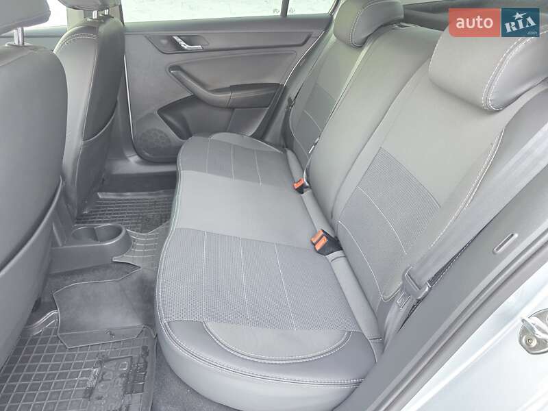 Лифтбек Skoda Rapid 2017 в Киеве фото 22 Лифтбек Skoda Rapid 2017 в Киеве