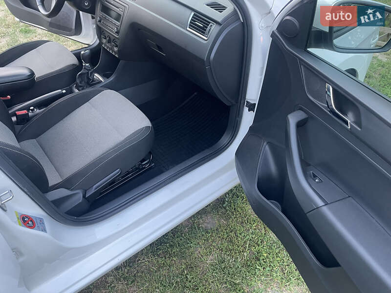 Лифтбек Skoda Rapid 2013 в Киеве фото 23 Лифтбек Skoda Rapid 2013 в Киеве