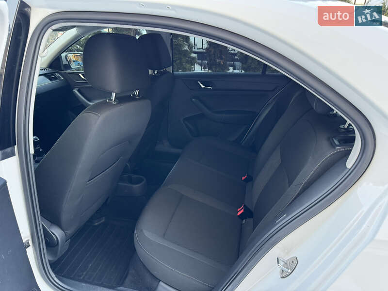 Хэтчбек Skoda Rapid 2014 в Днепре фото 24 Хэтчбек Skoda Rapid 2014 в Днепре
