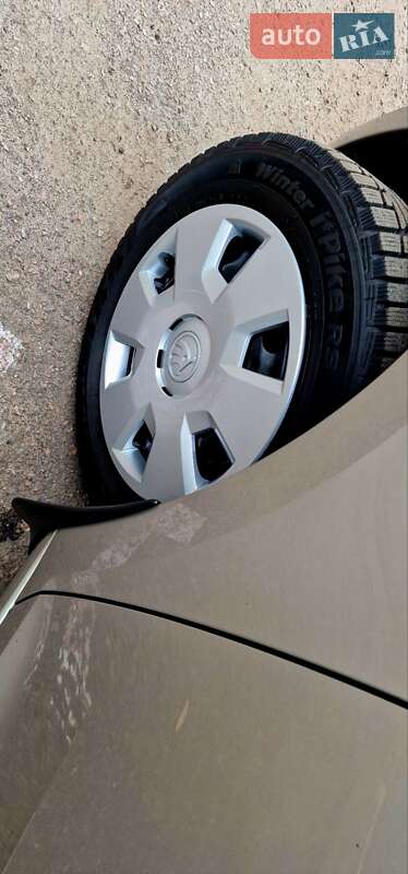 Лифтбек Skoda Rapid 2013 в Песочине фото 11 Лифтбек Skoda Rapid 2013 в Песочине