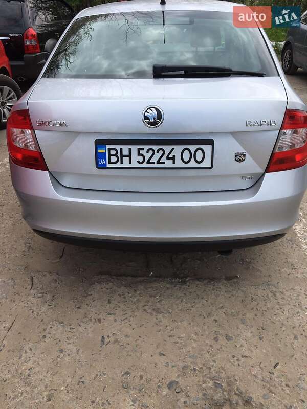 Лифтбек Skoda Rapid 2012 в Южном фото 3 Лифтбек Skoda Rapid 2012 в Южном