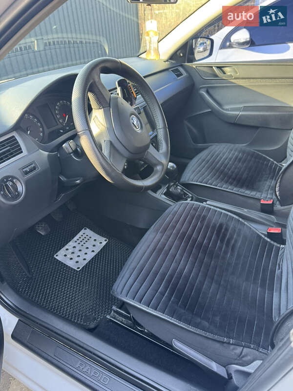 Лифтбек Skoda Rapid 2013 в Днепре