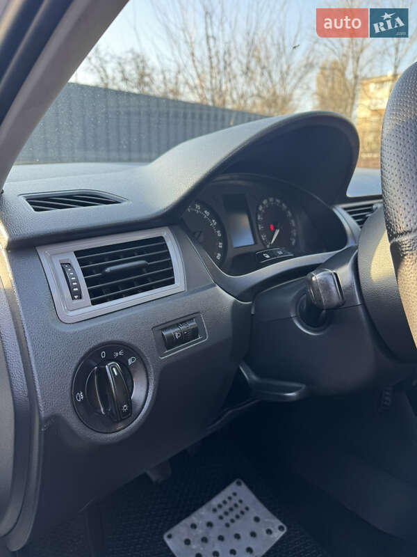 Лифтбек Skoda Rapid 2013 в Днепре