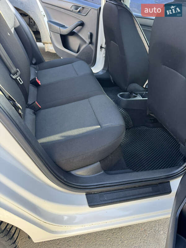 Лифтбек Skoda Rapid 2013 в Днепре