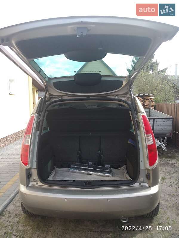Микровэн Skoda Roomster 2009 в Любешове