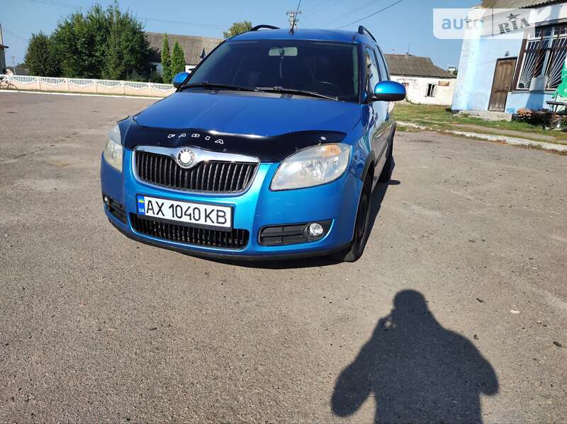 Микровэн Skoda Roomster 2007 в Гадяче