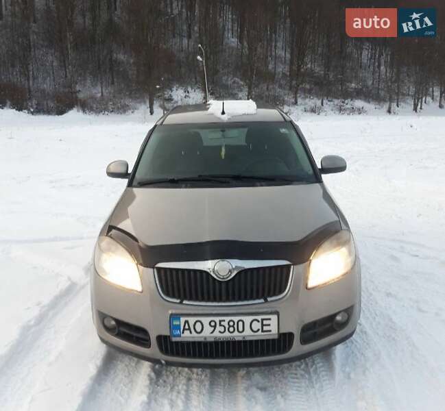 Мікровен Skoda Roomster 2008 в Сваляві