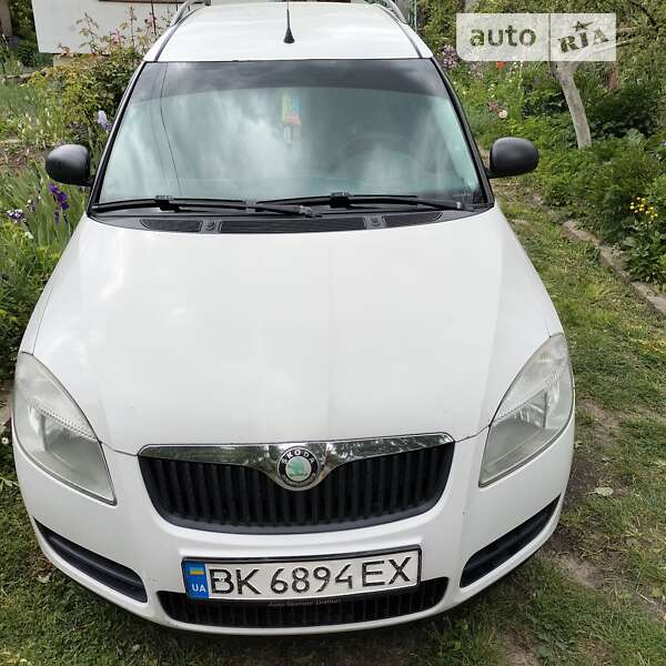 Микровэн Skoda Roomster 2010 в Ровно