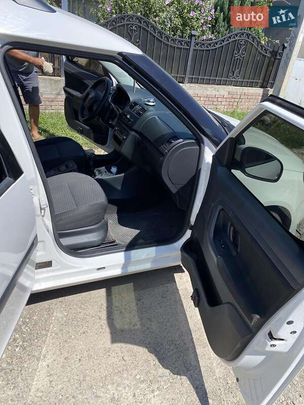 Мікровен Skoda Roomster 2012 в Чернівцях фото 10 Мікровен Skoda Roomster 2012 в Чернівцях