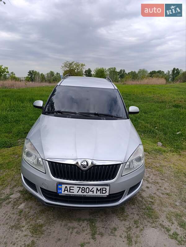 Микровэн Skoda Roomster 2014 в 