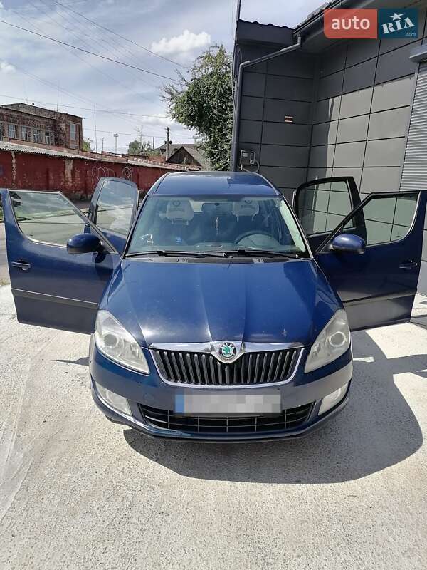 Микровэн Skoda Roomster 2012 в Коростене