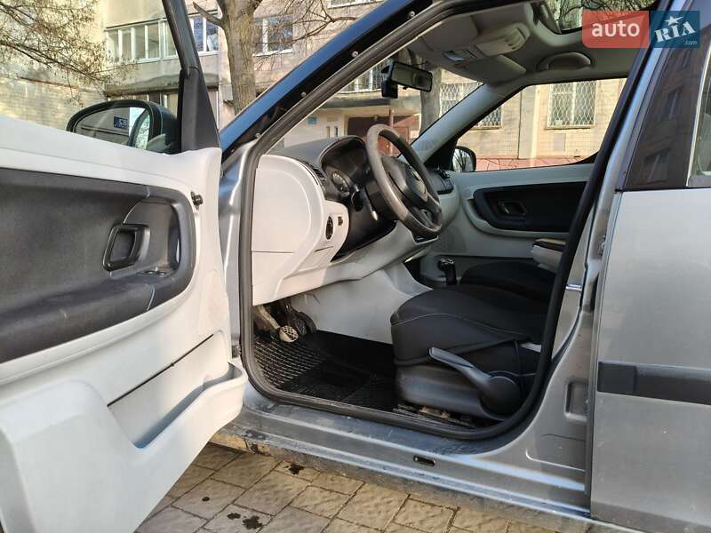 Микровэн Skoda Roomster 2010 в Львове фото 4 Микровэн Skoda Roomster 2010 в Львове