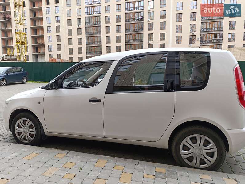 Микровэн Skoda Roomster 2014 в Черноморске