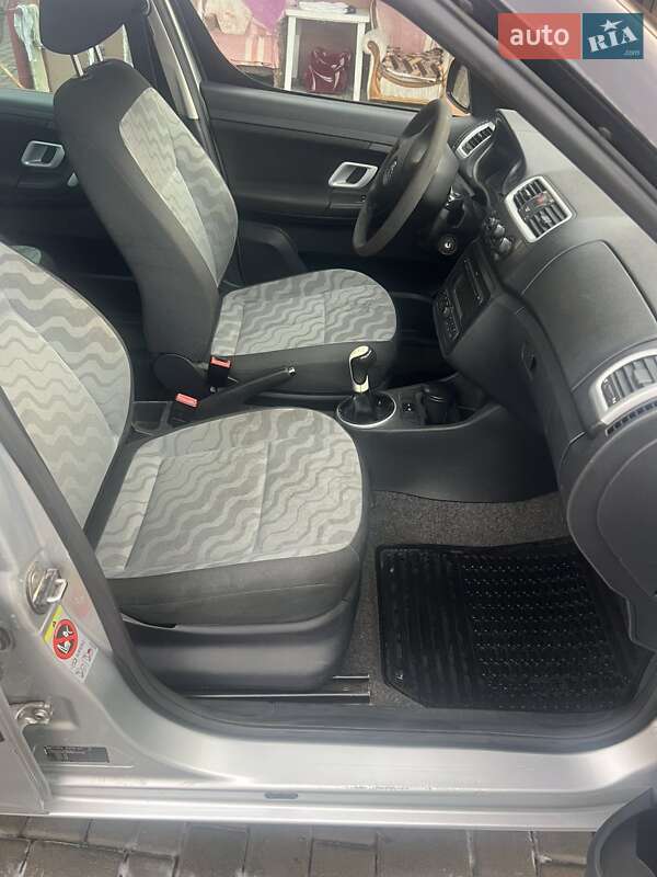 Микровэн Skoda Roomster 2008 в Ровно фото 9 Микровэн Skoda Roomster 2008 в Ровно
