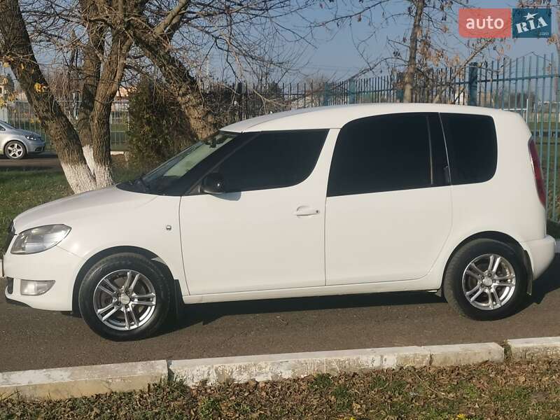 Микровэн Skoda Roomster 2010 в Великом Дальнике