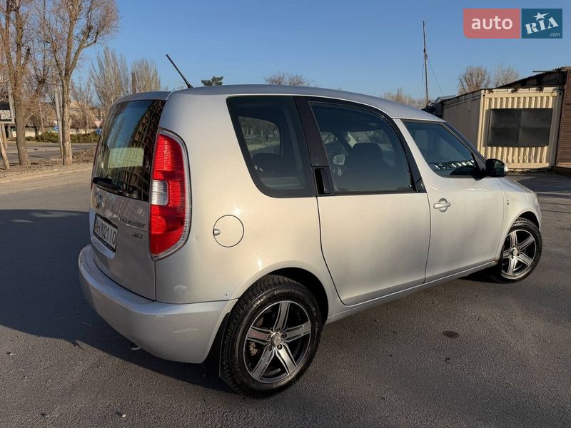 Микровэн Skoda Roomster 2012 в Днепре