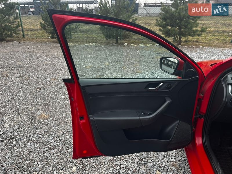 Хэтчбек Skoda Spaceback 2015 в Львове