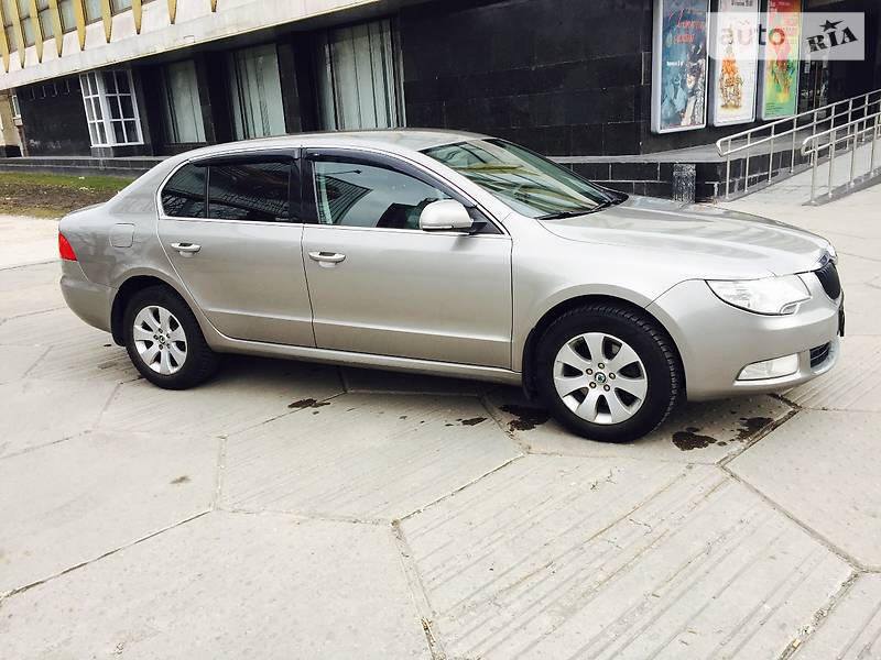Седан Skoda Superb 2011 в 