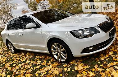 Седан Skoda Superb 2014 в Днепре