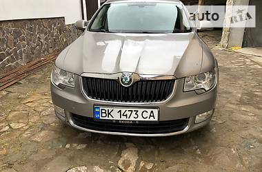 Седан Skoda Superb 2011 в Тячеве