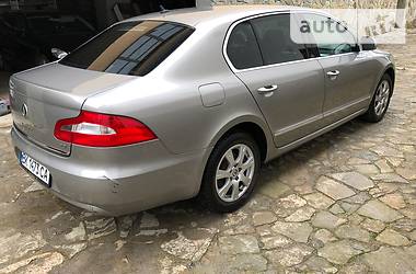 Седан Skoda Superb 2011 в Тячеве