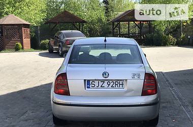 Седан Skoda Superb 2004 в Львове