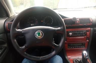 Седан Skoda Superb 2004 в Тернополе