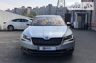 Седан Skoda Superb 2016 в Киеве