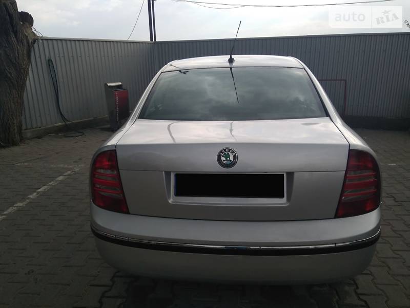 Седан Skoda Superb 2004 в Черновцах