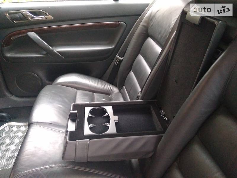Седан Skoda Superb 2004 в Черновцах