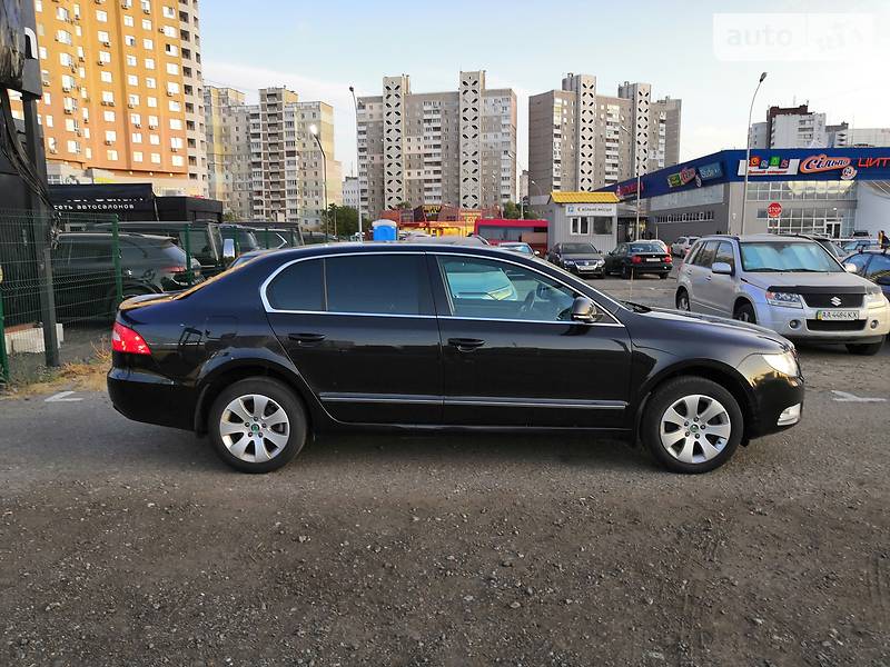 Седан Skoda Superb 2011 в Києві
